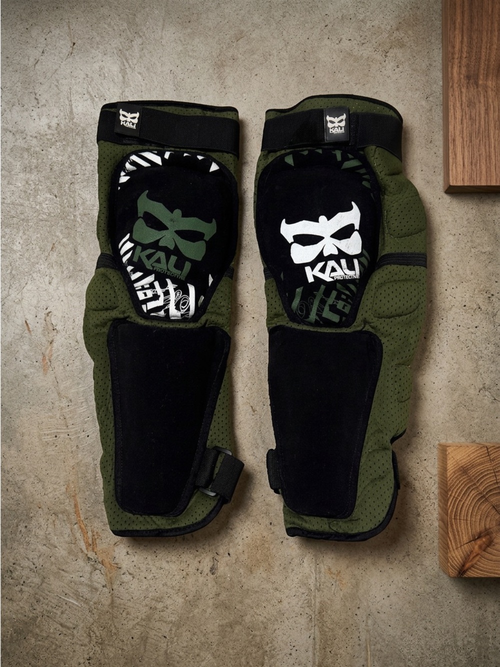 Kali Men’s Large Aazis Soft Knee/Shin Guards For Mountain Biking - Green/Black